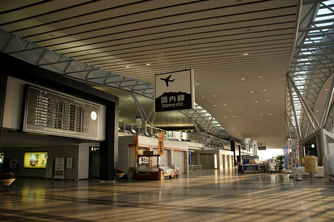 早過ぎて、ゲートが開いていなかったので<br />暫しブラブラしていましたが、お土産屋さんもまだ<br />開いていなくて・・・退屈^^;