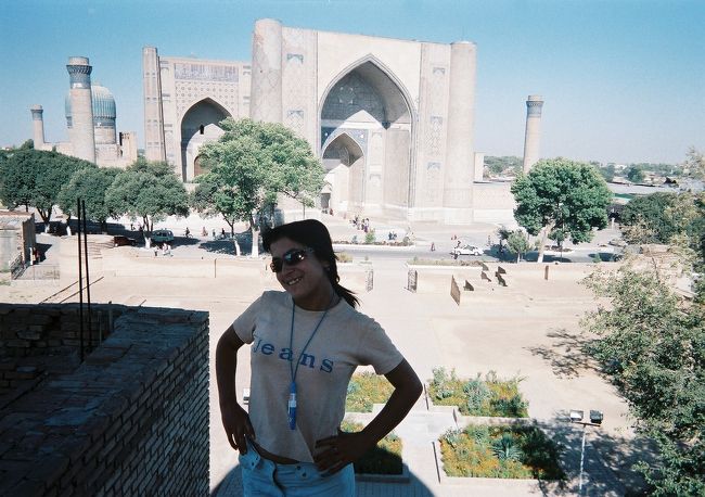 お土産売りの女の子です<br /><br />特に何も買ってませんが、写真は撮ってあげました。