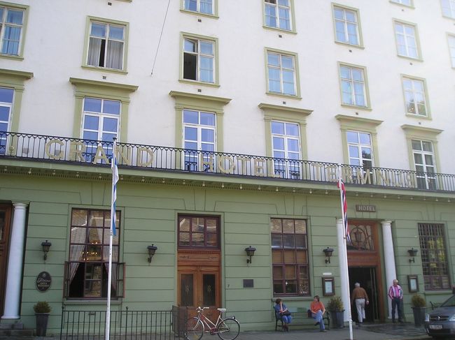 駅舎を右手に出たら目の前に宿泊予定のホテルがありました。<br />大きな荷物がある人にはとってもありがたいロケーションです。