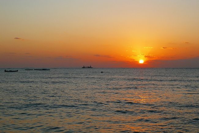 「残波岬」<br />サンセットです。<br />サンセットよりちょっと早めにこないといい場所は<br />他の人にとられてしまいます。