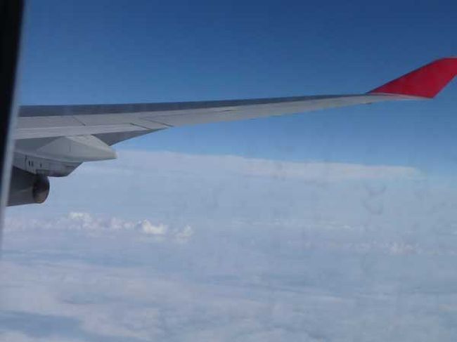 いよいよラスベガスに出発ぅ。<br />ノースウエスト航空、ＮＷ２便、席はもちろんエコノミー。<br /><br />早い予約だったんで後方２人席を追加料金なしで確保出来ました。<br />２人で行く場合は断然後ろの席がお勧め。