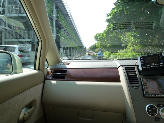 水族館に到着…<br /><br />平面駐車場はすでに満車で<br /><br />係りの人に誘導され立体駐車場に到着