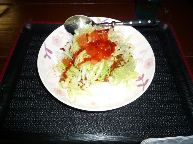 おんなの駅のかなちゃんという<br /><br />愛想のいいおばちゃん２人がやっているお店で<br /><br />タコライスを注文<br /><br />安くておいしいのでおすすめ