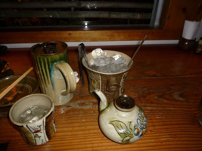 沖縄は飲んべーさんにはうれしい<br /><br />氷セット（水と氷でお酒を割るときに必要アイテム）<br /><br />が…無料でしかも<br /><br />マメに新しいものに換えてくれます。<br /><br />