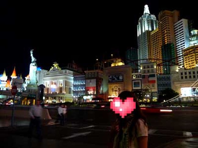 この辺はストリップ沿いにＭ＆Ｍ，コカコーラなどのお土産やさんがいっぱいあって<br />歩くだけでなんだか楽しくなる通り。<br />街並みもこんなだしね(≧з≦)b