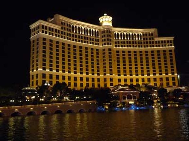 見て！　ここに泊まっているの！(裏側の部屋だけど)<br />ほんと美しいホテルだこと･･･