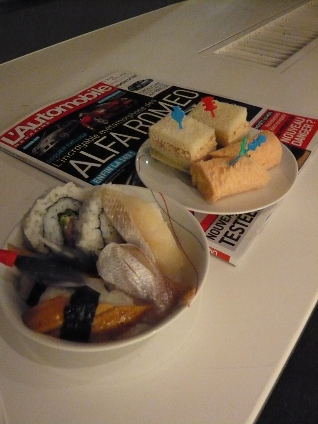 ←◆『ＡＦのラウンジ♪』<br /><br />お寿司やサンドイッチがあった