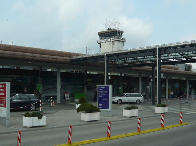 ←◆『リュブリアナ空港♪』<br /><br />リュブリアナは小さい空港でした