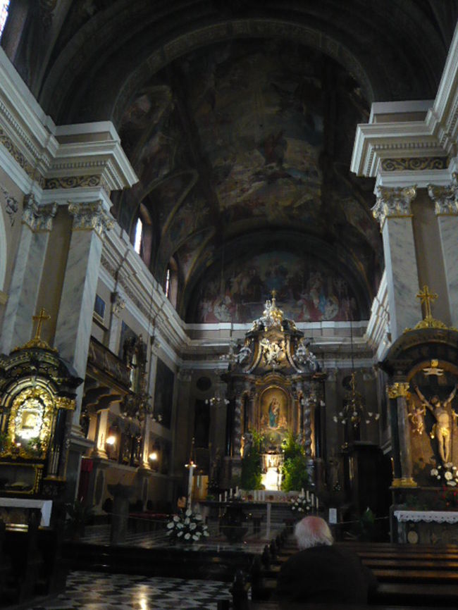 ←◆『聖フランシスコ教会♪』<br /><br />内部はちょっと暗めでしたよ