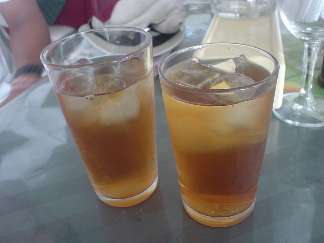 千葉県から自転車で来たといったら、<br />お茶をたくさん飲んでいきなさいって！！<br />サービスでたくさん貰いました！<br /><br />店の雰囲気は昔の高級店と<br />お座敷大衆をドッキングした<br />（久しぶりに使った、この言葉）<br />不思議な感じ。<br /><br />ここのママとおしゃべりして、<br />ああなるほどと思ったけどね☆<br /><br />