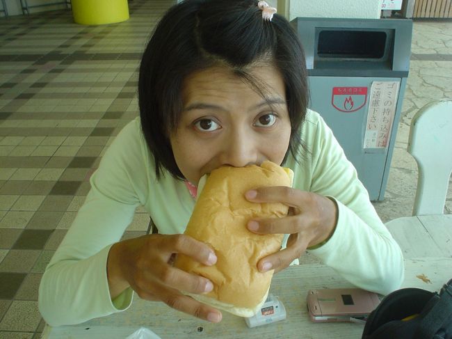 確かに旨い！<br />オーロラソースがうまい！<br />トマトと玉ねぎがたっぷりだし、<br />第一に本当にジャンボだ！<br /><br />かなりエキサイティング！<br />ボルテージ上がりまくり☆<br /><br />お肉も今焼いたもので熱々ジューシー！<br />とろけるチーズも最高！<br /><br />アップキティ！！すごすぎ！