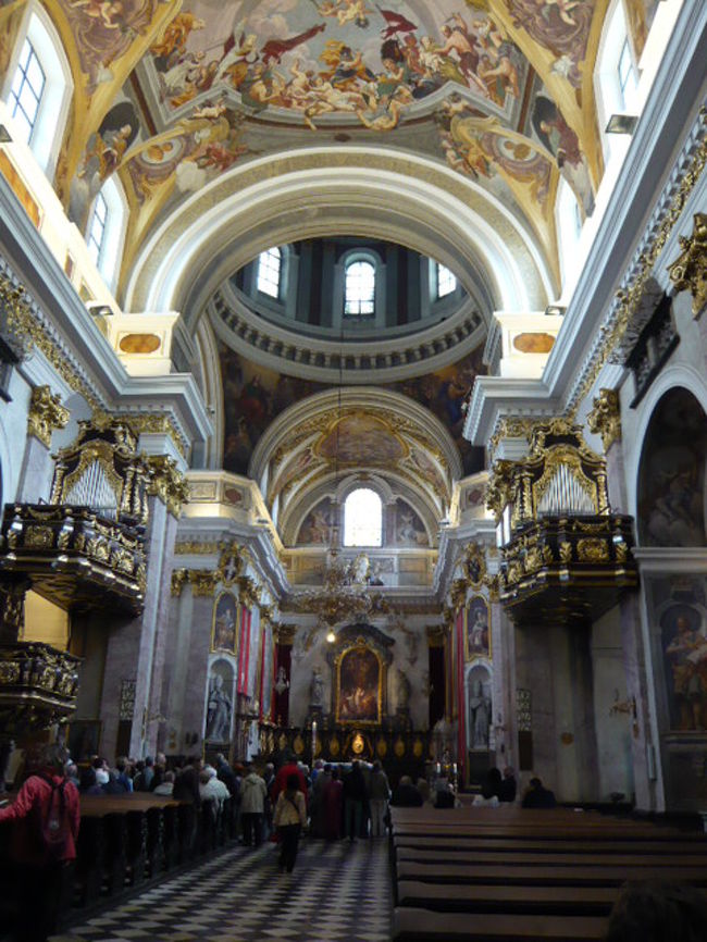 ←◆『大聖堂の内部は♪』 <br /><br />おお〜、やっぱり豪華ですね〜