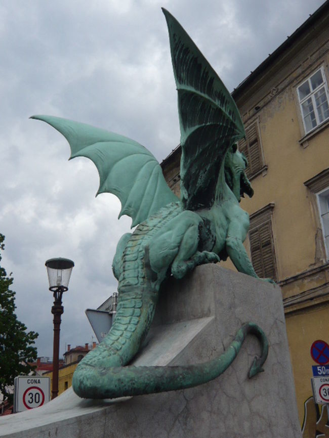 ←◆『竜の橋のドラゴン♪』<br /><br />恒例のドラゴンの後姿でーす