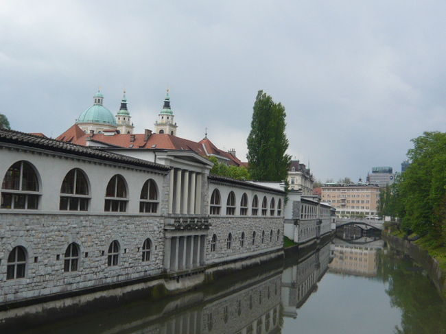 ←◆『竜の橋からの景色♪』<br /><br />橋の上から左に大聖堂が見えます