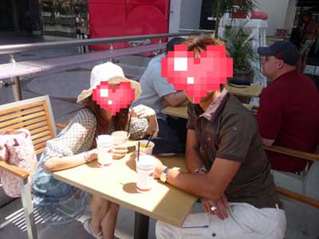 カメラをテーブルに置いていたら写真も撮ってくれました。<br /><br />水着のブロンドギャルの写真は撮れませんでした。あしからず。