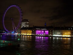 　08年12月後半。 BA London Eye

　真ん中に見える水族館は紫になったり青になったり色々変化してました。