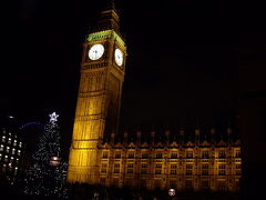 　08年12月後半。 Big Ben

　門の中にはXmas treeもありました。