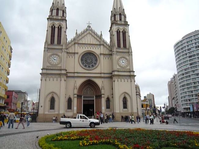 街の中央にある教会。