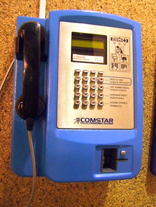 公衆電話とか　トイレとか<br />無機質なものは　国の特性が出て面白いです。<br /><br />原色に近い色使いがお得意なロシア。<br />色と色がぶつかり合ってないからキレイなんですよね。