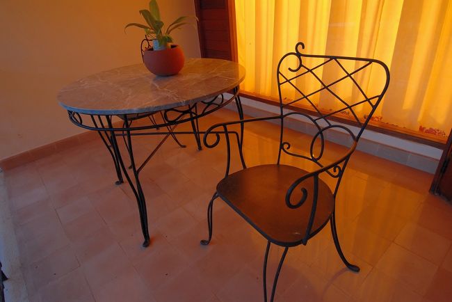 ホテルのベランダ。<br />なかなか洒落てます。