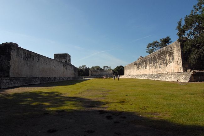 死と名誉を賭けて戦った球戯場。