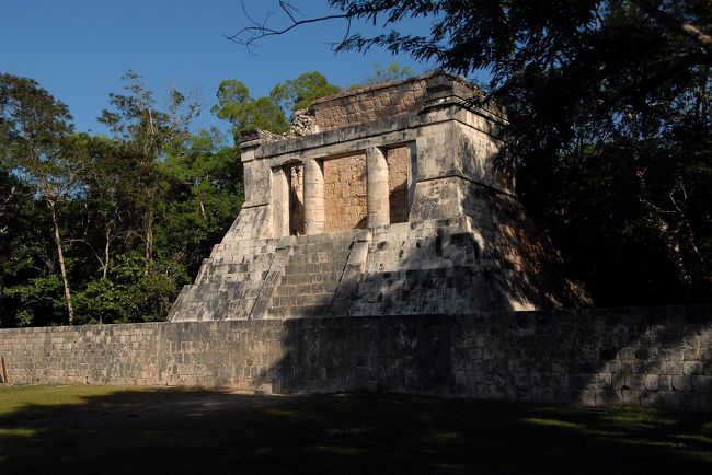 戦いを見守った神殿。