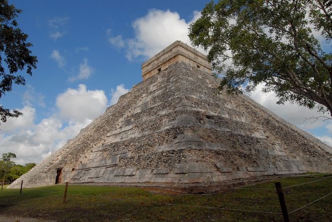 ククルカンのピラミッド裏側。