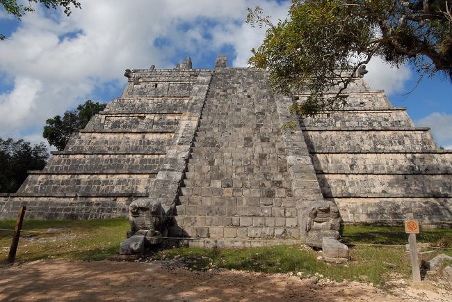 神官のピラミッド。<br />ミニサイズですな。