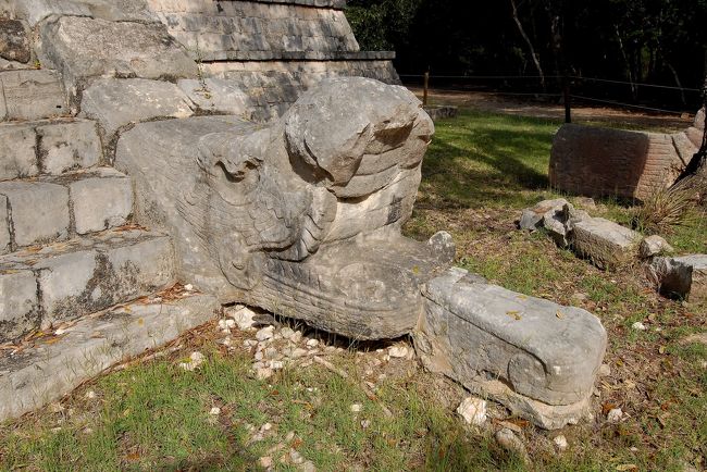 舌を出してるククルカン。w