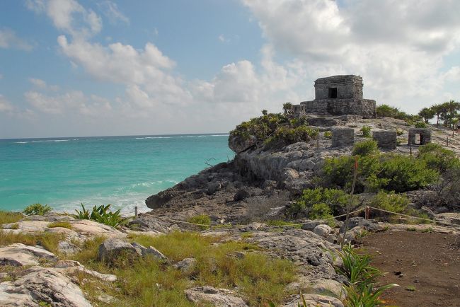 トゥルム遺跡。<br />海のそばにある遺跡です。