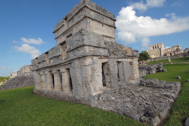 柱が人面になっています。