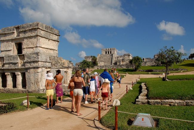 しかし、もはやこのような状態で<br />暑いし遺跡よりビーチとしての機能が<br />主流のようですね。w