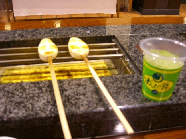 笹かまぼこを手焼き出来るところがありました。<br />あつあつを・・おいしいです。