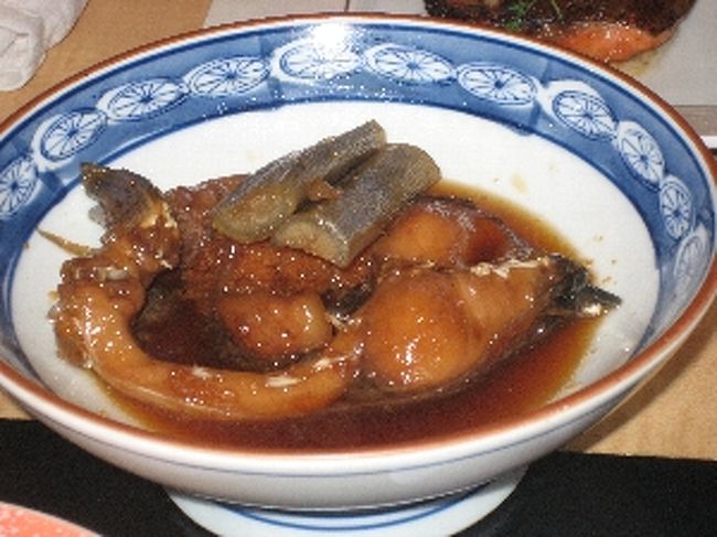 鯉の甘露煮<br />あまくておしい〜。<br />付け合せのごぼうも味がしみていました。