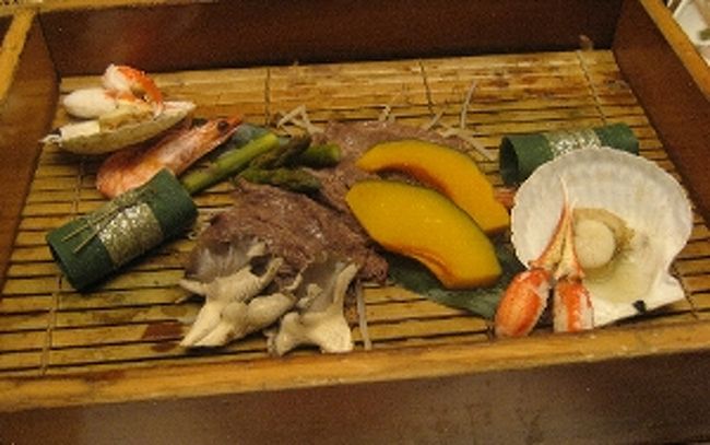 蒸し物盛り合わせ。<br />蒸して食べます。<br />牛肉、蟹、えびです。さっぱり、ポンズでたべました。