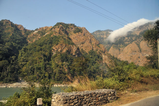 第１５日目１１月２６日（水）○	チトワン→アスタムコット　１７０ｋｍ＋２０ｋｍ　晴れ。<br />０８：０５　　ホテル発<br />