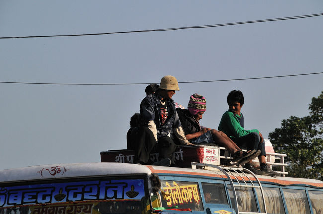 １台先発ではなのいえへ。　１台が故障車を迎えに行く→ミランチョークから１台と乗用車に分譲「はなのいえ」へ　結局故障車は使えず　