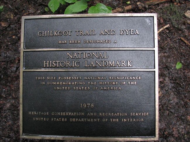 トレイルの入り口には"National Historic Landmark"のサインがあります。