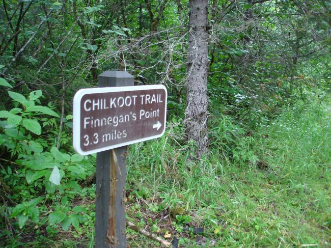 フィネガンポイントまであと3.3マイルのサイン。<br />ここまで1時間20分歩いてきました。