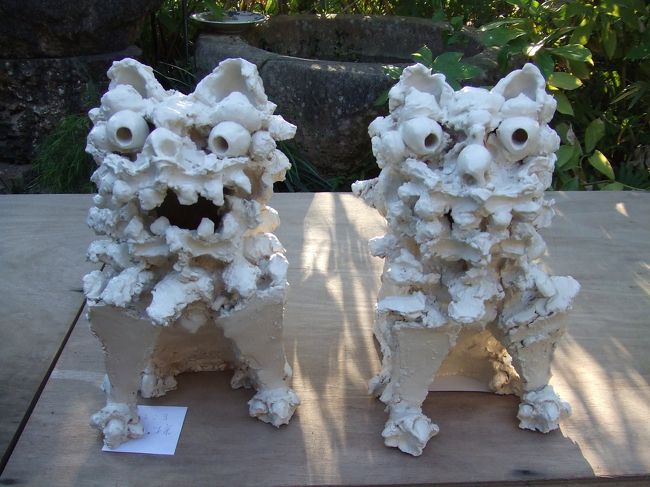 “大嶺實清”サン作成のシーサーです。<br /><br />気に入ってしまった・・・・<br /><br />ケド！<br /><br />とても買えるような値段じゃなーい（笑）<br /><br />しかも、、その後　国際通りで販売している価格みてさらに！！ビックリ！！