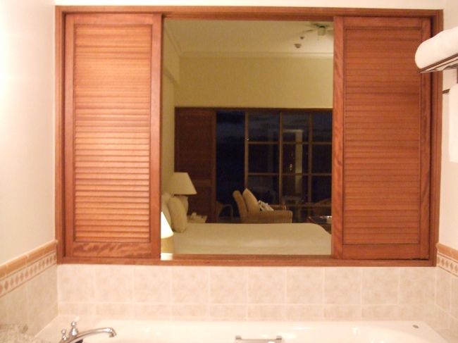 部屋は9階。<br />海が見えます！<br /><br />これはバスルームからの風景☆<br /><br />キャー！<br />トイレ丸見えじゃない！！<br />ドア閉めないとねっ☆