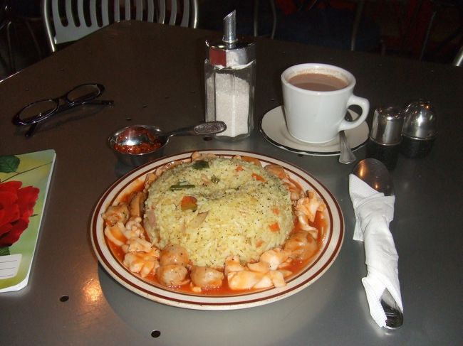 タナの空港で食べたピラフ<br />とにかく量が多い…<br /><br />でも、おいしかった！<br />お米最高〜♪