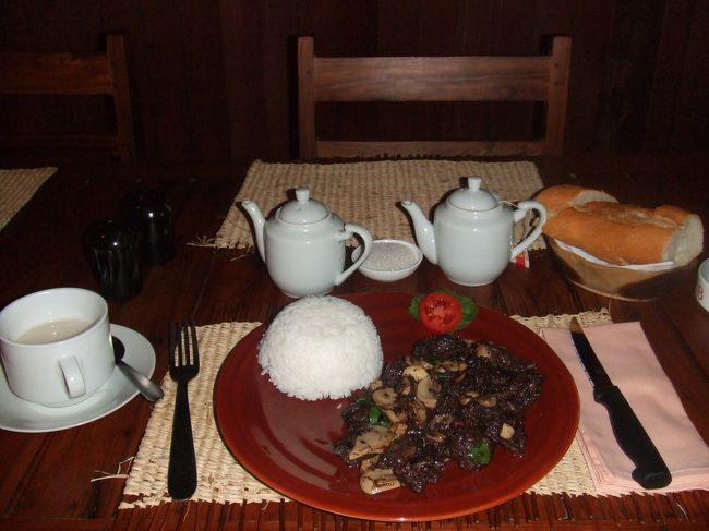 マダガスカルにいっぱいいるゼブ牛という牛のステーキ。<br />松坂牛みたいな感じなのかな（笑）