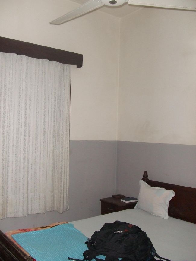 モロンダバで泊まったレナラホテル。<br />日本円で７００円くらいでした。<br /><br />もちろん水シャワーだし、トイレも壊れかかってたけどね（苦笑）