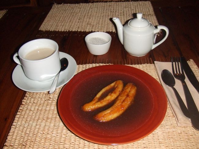 めちゃめちゃおいしくて超お気に入りのバナナフランべ！！<br />バナナを砂糖でからめてラム酒で焼いたものです。<br /><br />ラム酒好きの私としてはたまらなくて、全行程中４回くらいは食べました！