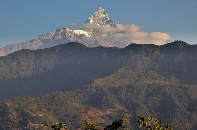 地元では神の山としてあがめられ、登山禁止となっています。