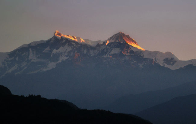 アンナブルナ?（7937m）（左）と?（7925m）です。