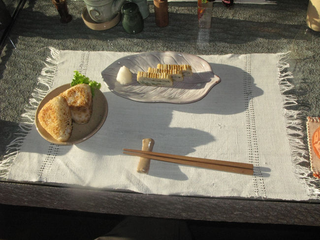 焼きおにぎりぃ〜！！<br />それと卵焼き！！　　　　シェフに感謝！　　おいしかったー