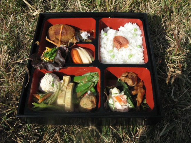 なんと「幕の内弁当」！！！　　またまたシェフに感謝！