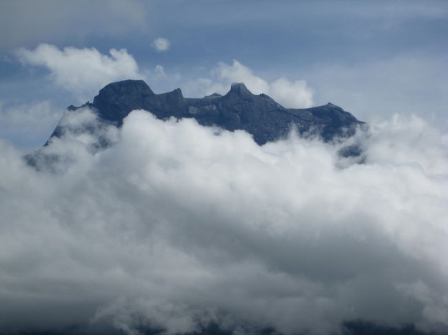 展望台から<br />キナバル山頂